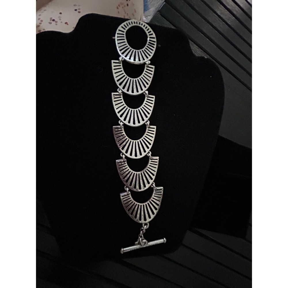 Lucky Brand Silver Tone Geometric Fan Link Toggle Bracelet with Turquoise Bead